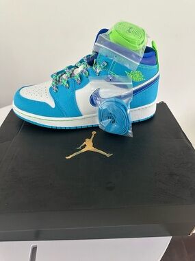 Jordan Kids Sneaker in Vibrant Blue with Green Accents